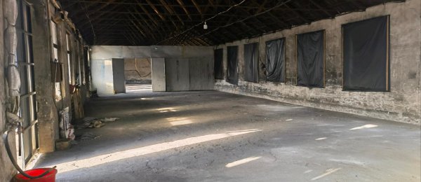 龍山辦泊子村北工業(yè)園廠房帶250千瓦變壓器，約四百平，帶辦公