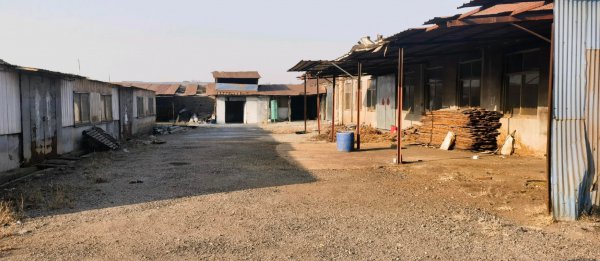 龍山辦泊子村北工業(yè)園廠房帶250千瓦變壓器，約四百平，帶辦公