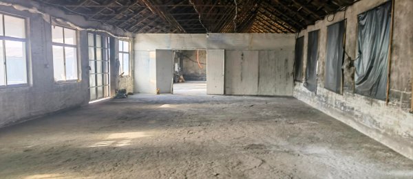 龍山辦泊子村北工業(yè)園廠房帶250千瓦變壓器，約四百平，帶辦公