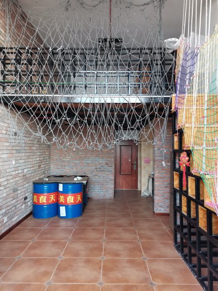 長(zhǎng)江匯泉商廈精裝公寓出租，家具家電齊全，拎包入住