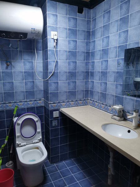 長江匯泉商廈精裝公寓出租，家具家電齊全