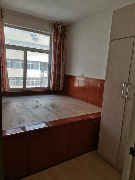 金都大廈附近的2樓出租，家具家電齊全