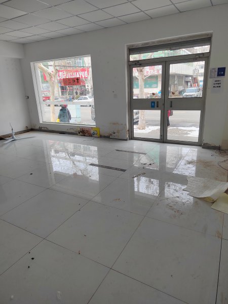 自家吉樓出租，文登區(qū)峰山路五龍街北首，家家悅超市對