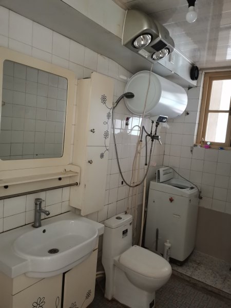 金都大廈附近的2樓出租，家具家電齊全