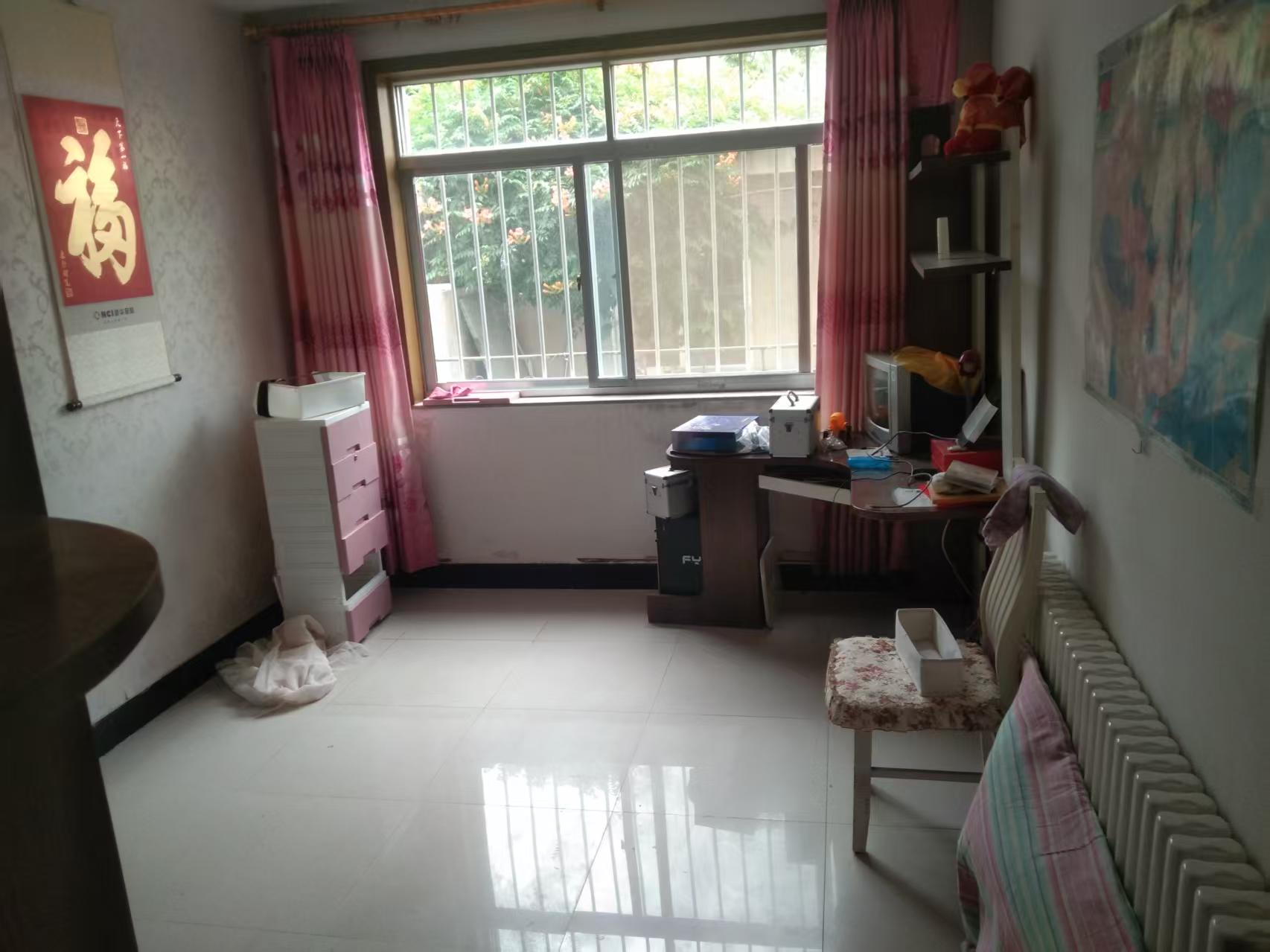 城北貼地一樓帶院家電家具齊全拎包入住