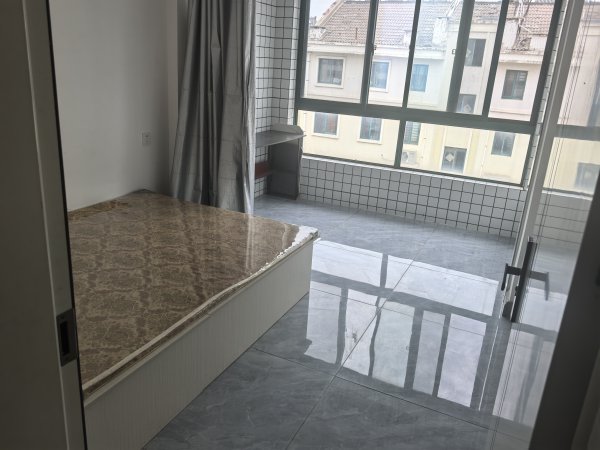 二中附近 精裝修家電齊全拎包入住