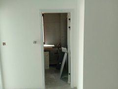 誠售：實驗**電梯房兩室一廳，一手房裝修中
