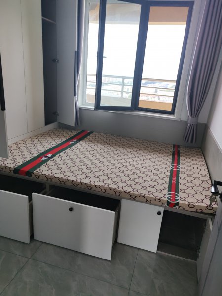 新一中附近山偉學府