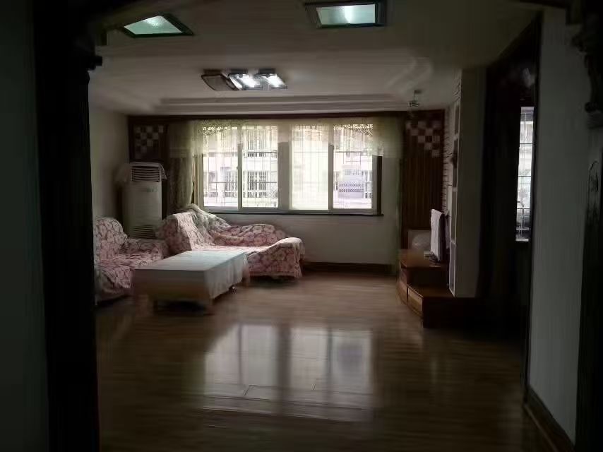 天福陽四期住人二樓三室110平1200元