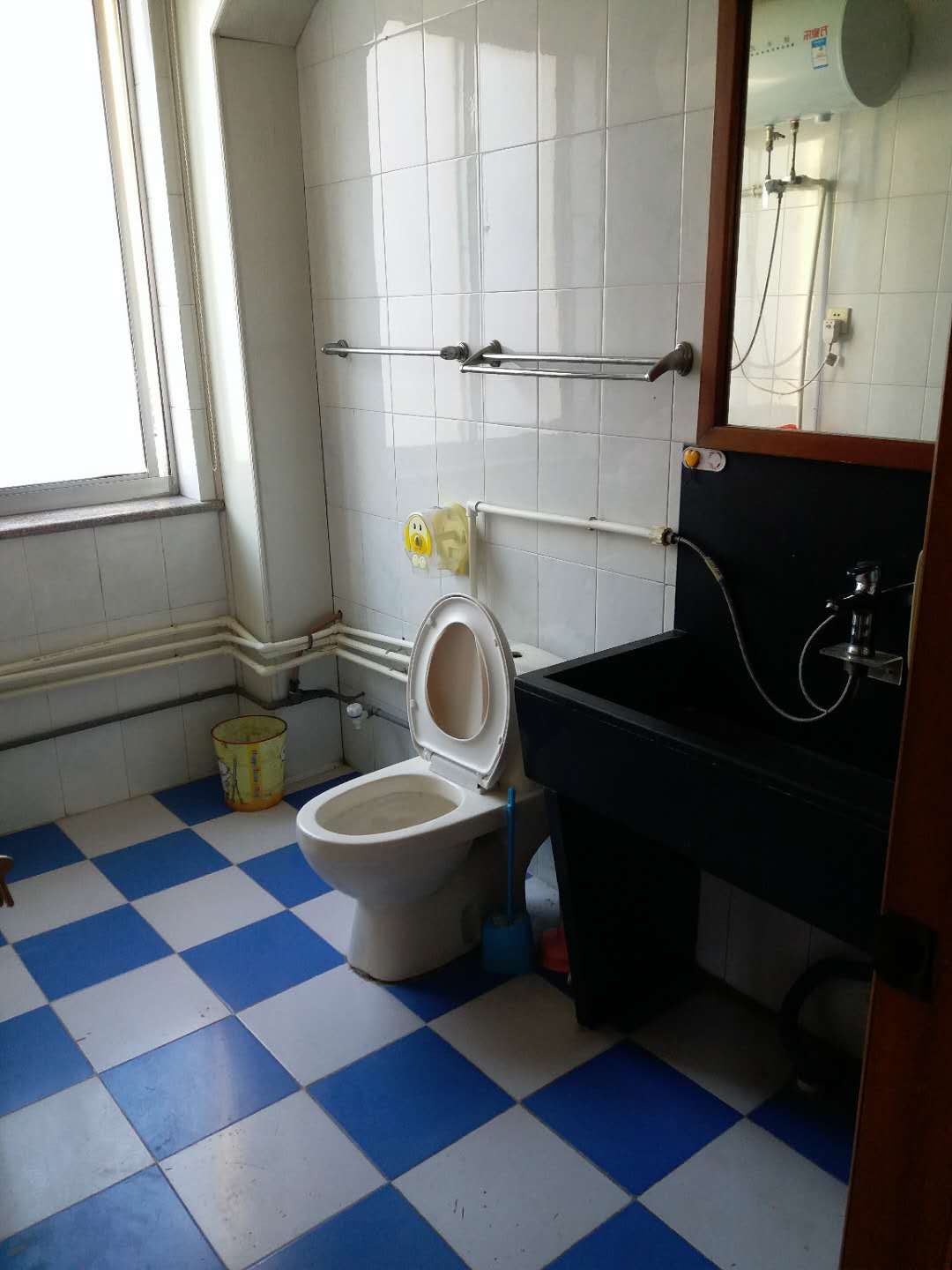 繽紛上街附近的一樓出租，家具家電齊全
