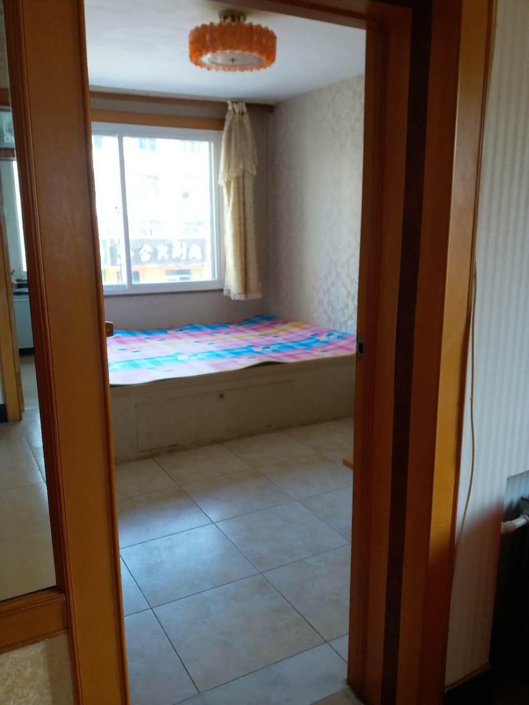 繽紛上街附近的一樓出租，家具家電齊全