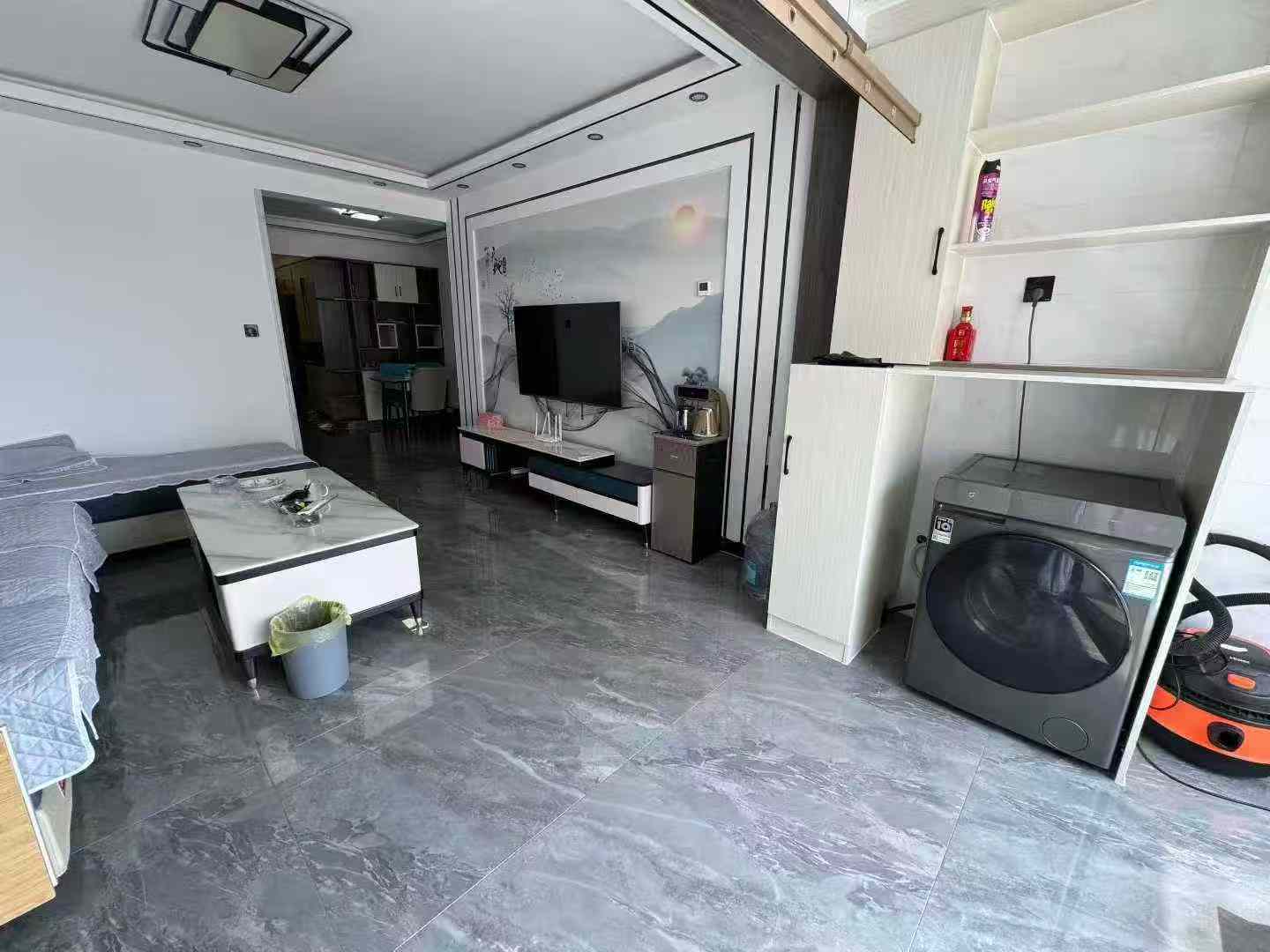 @出租:1500/月，香山公館，精裝2室