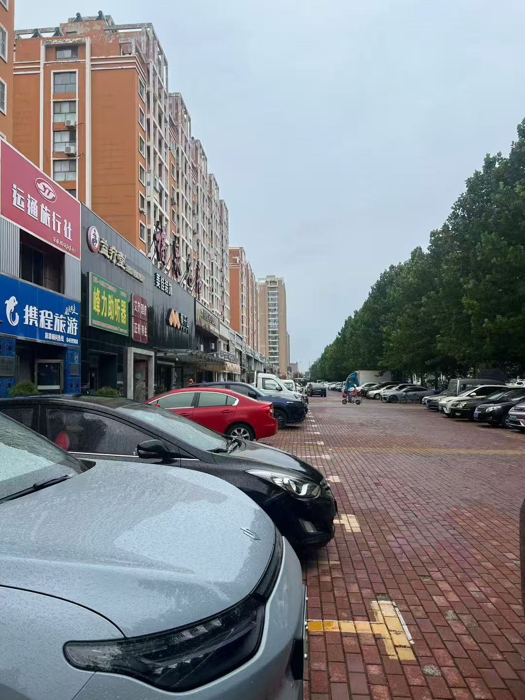 文登福泉名居小區(qū)北門東側(cè)有門市房對(duì)外出租