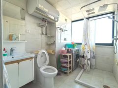 弘盛現(xiàn)代城電梯8樓142平三室42萬
