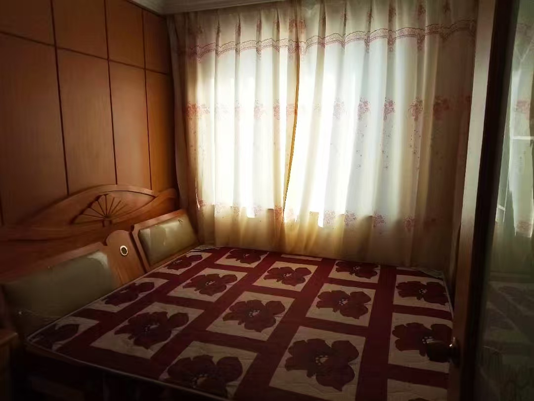 金地小區(qū)吉樓出售，125平，25萬