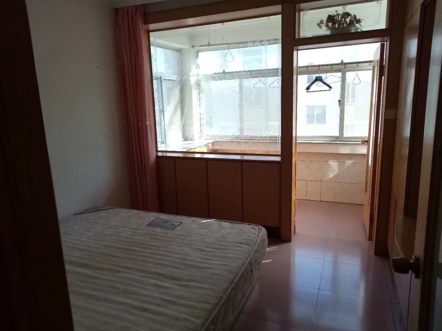 金地小區(qū)吉樓出售，125平，25萬