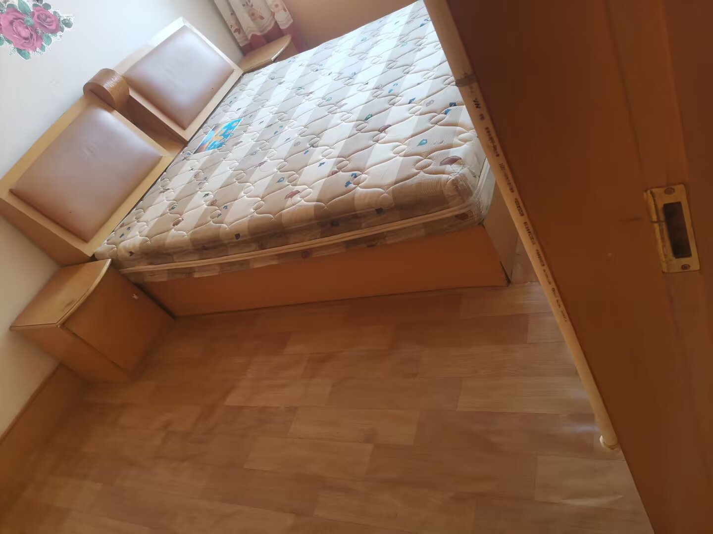 大潤發(fā)西門往北5百米