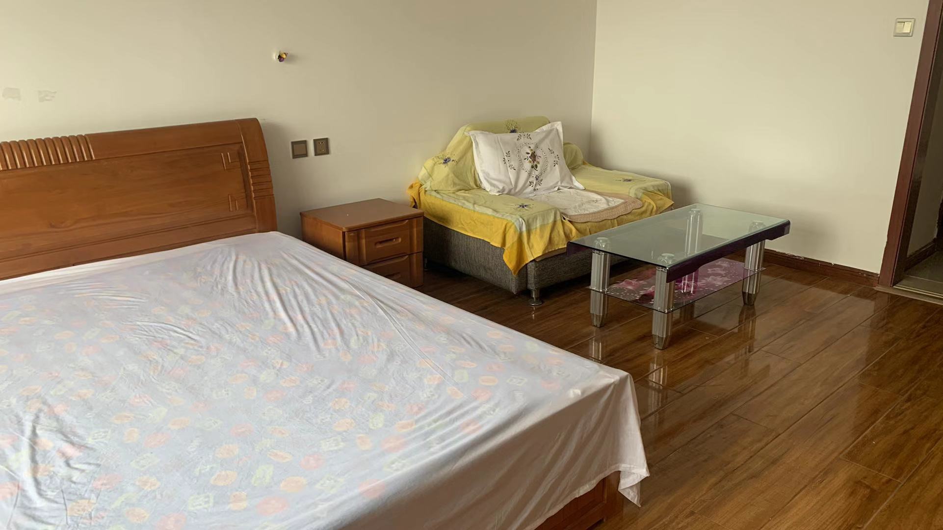 銀河世家公寓出租家電齊全拎包入住