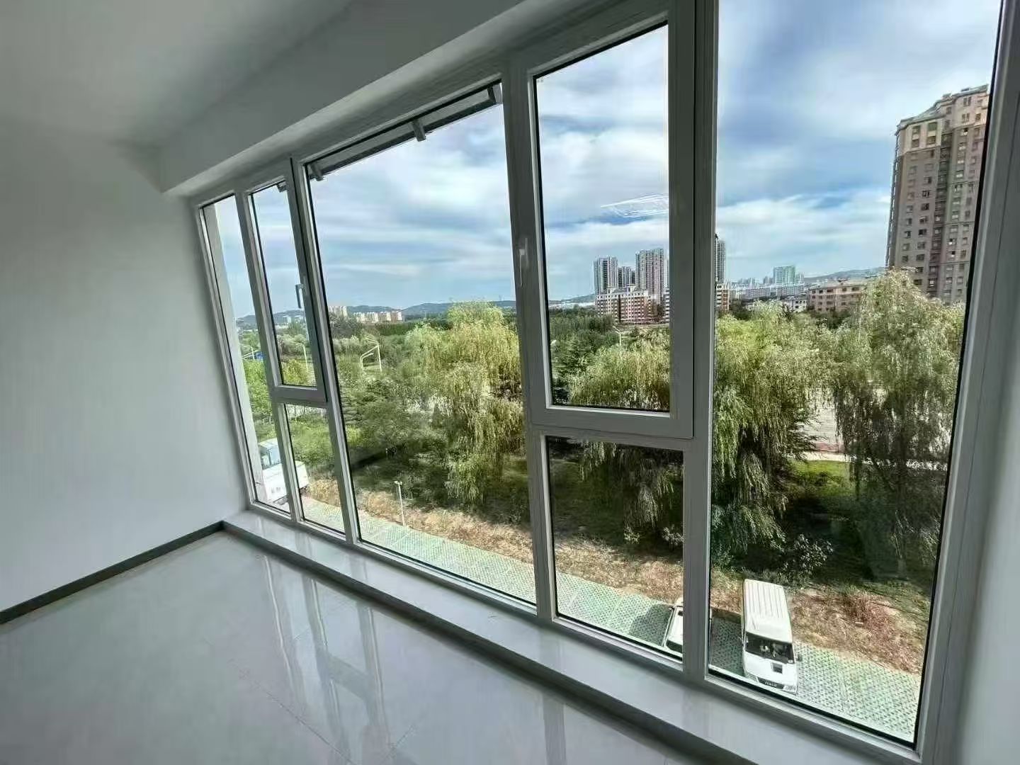 上海豪庭最南排電梯6樓110平三室兩衛(wèi)55.8萬 上海豪庭最南排電梯6樓110平三室兩衛(wèi)55.8萬