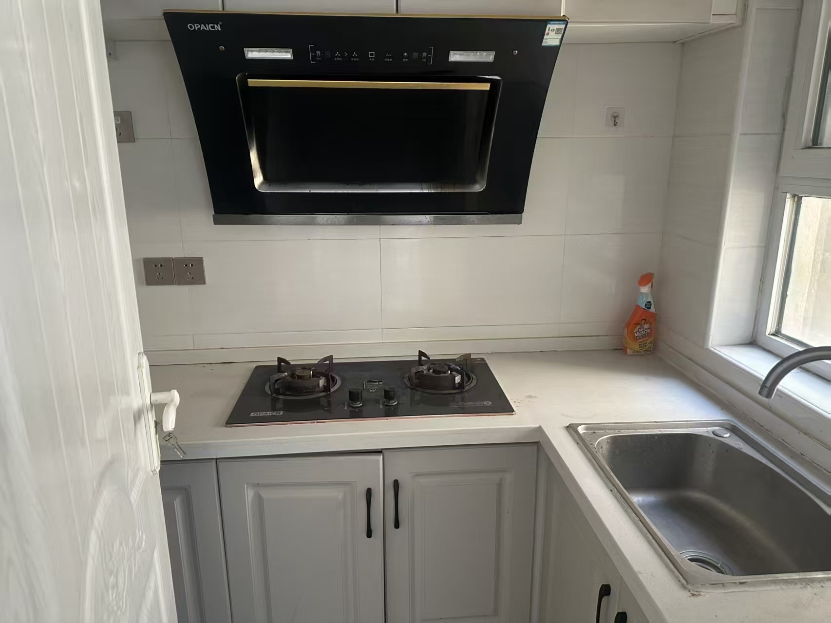 山偉學(xué)府電梯11樓35平月租800/月