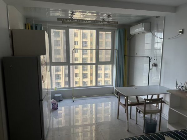 山偉學(xué)府電梯11樓35平月租800/月