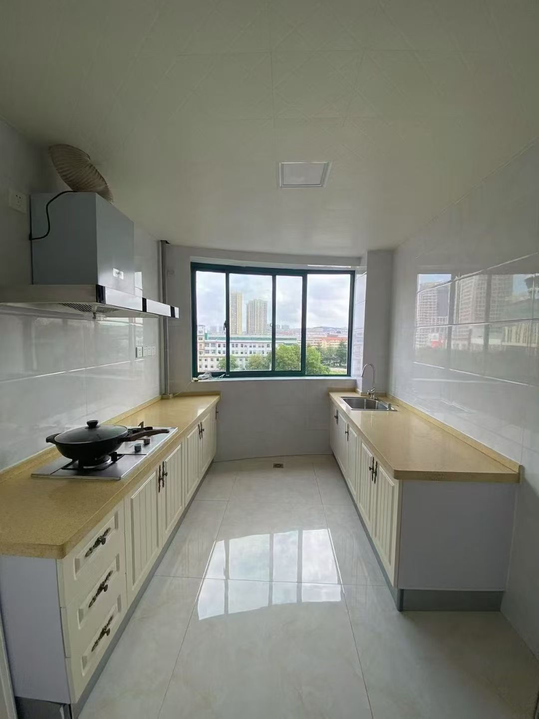 銀河花園140多平精裝修1600/月家具家電齊全