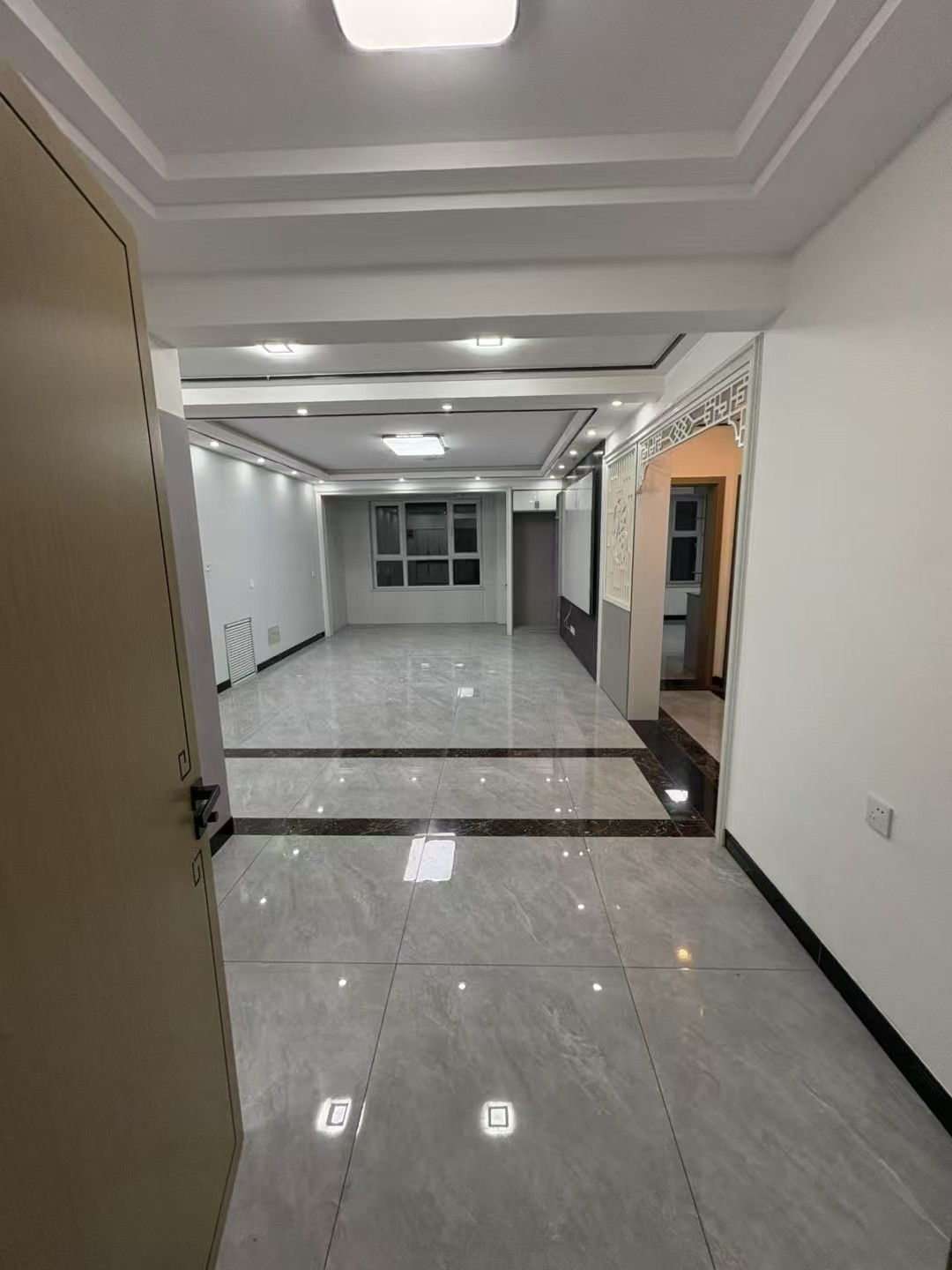 德宏世紀(jì)華府電梯12樓121.02平+34.86車位49.8 德宏世紀(jì)華府電梯12樓121.02平+34.86車位49.8