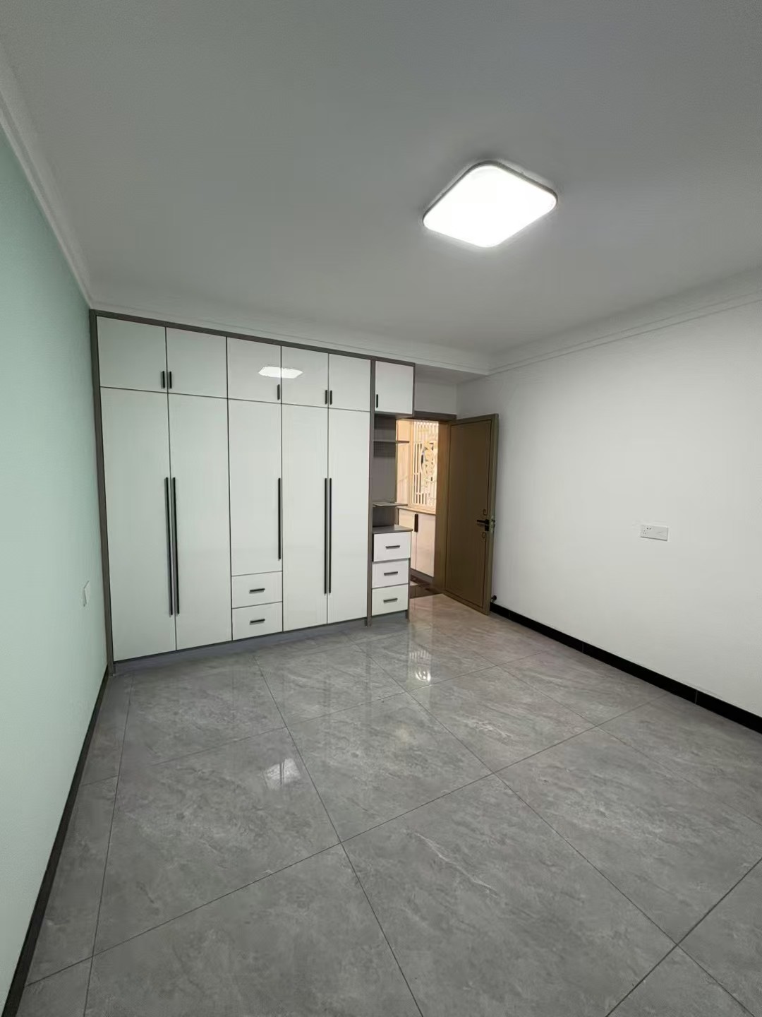 德宏世紀(jì)華府電梯12樓121.02平+34.86車位49.8 德宏世紀(jì)華府電梯12樓121.02平+34.86車位49.8