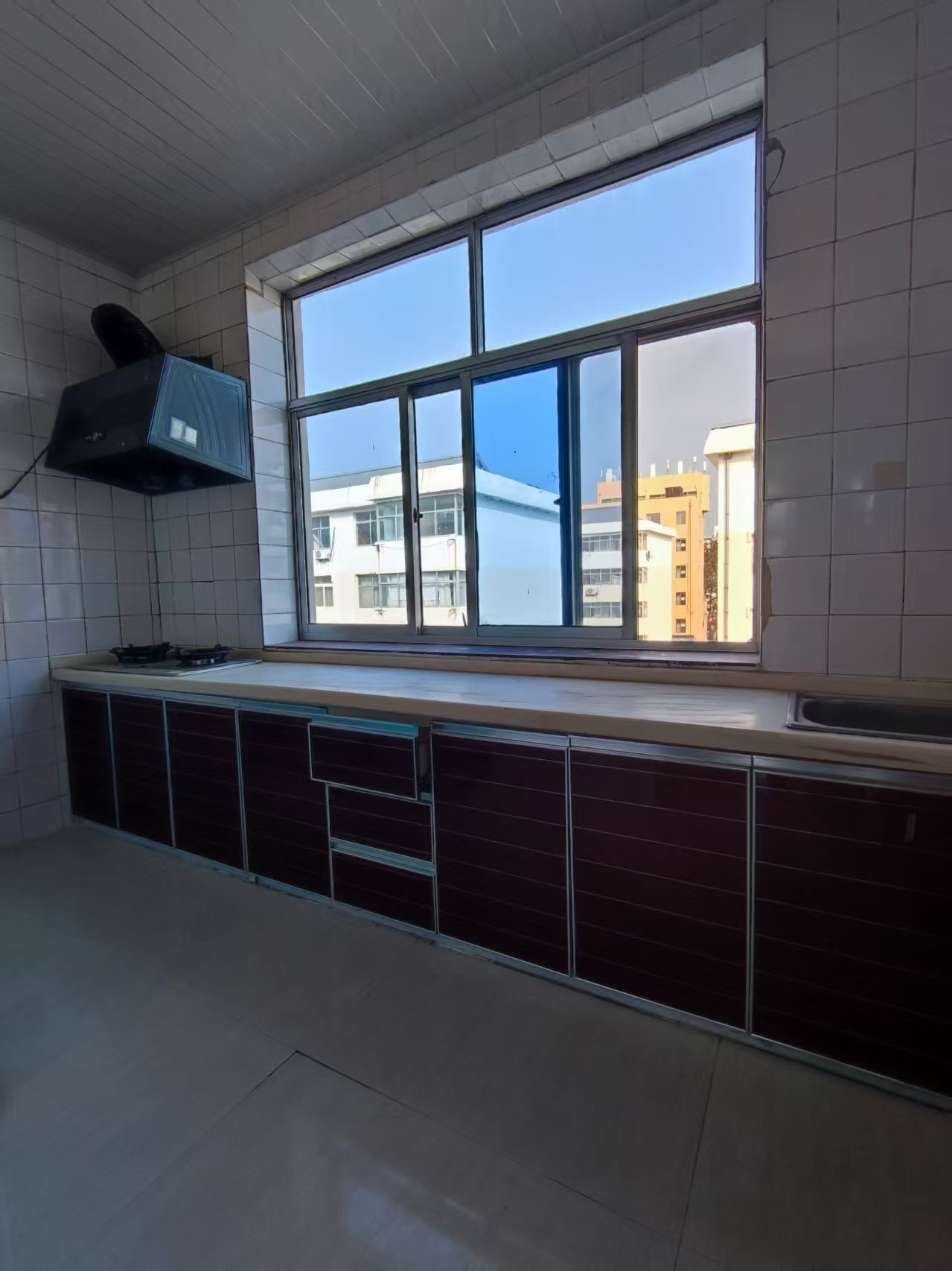 美食街4樓三室月/700可押一付三