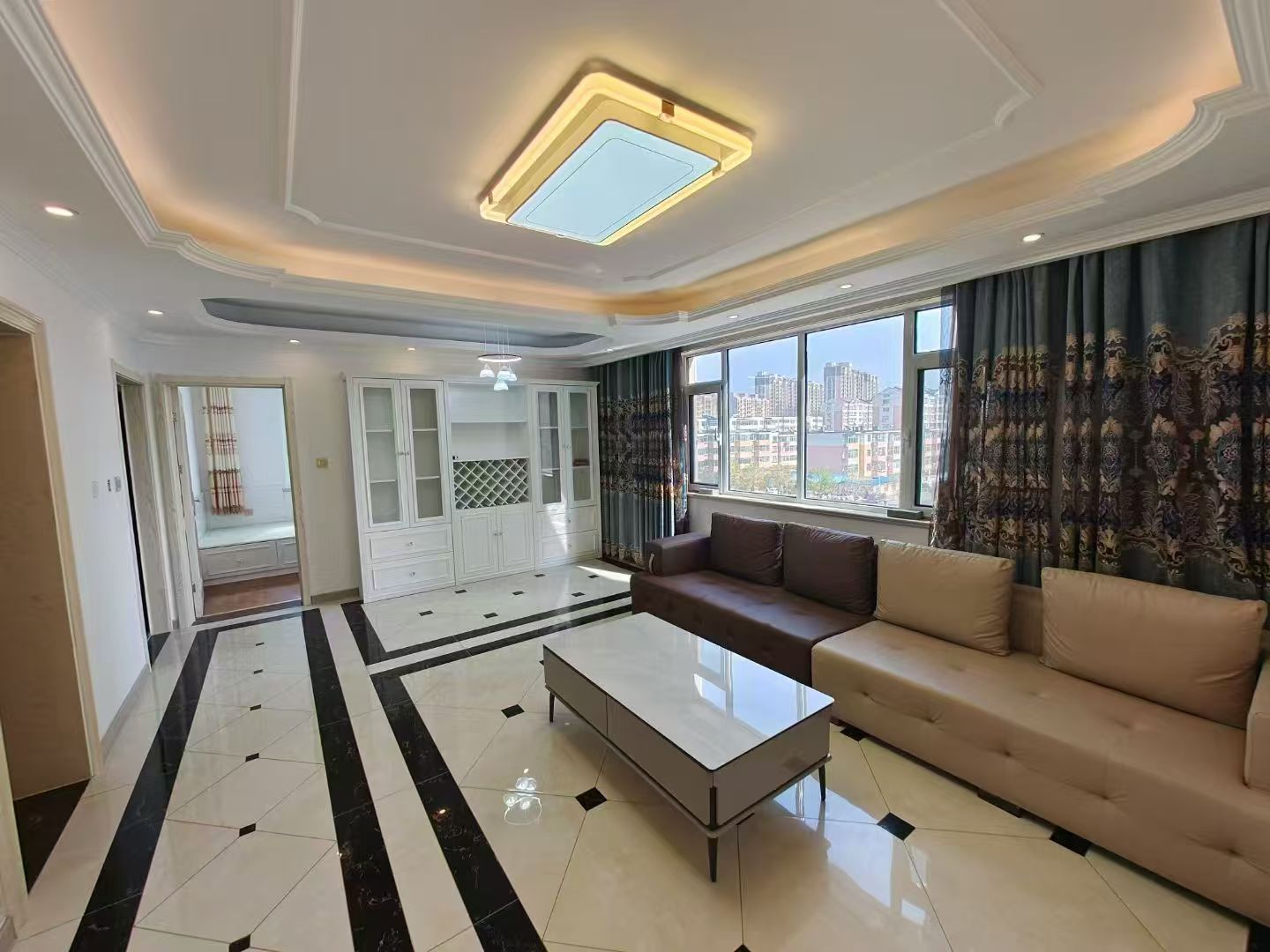 德紅世紀華府5樓東邊戶122平三室兩衛(wèi) 德紅世紀華府5樓東邊戶122平三室兩衛(wèi)