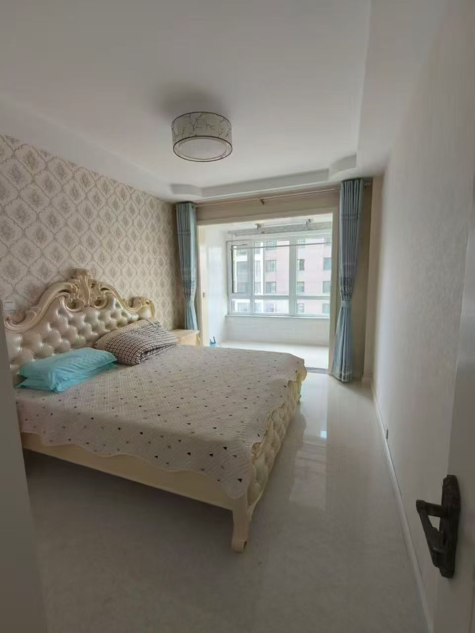 文山書香苑電梯小高層6樓西邊戶 127平三室兩衛(wèi)69.8萬 文山書香苑電梯小高層6樓西邊戶 127平三室兩衛(wèi)69.8萬