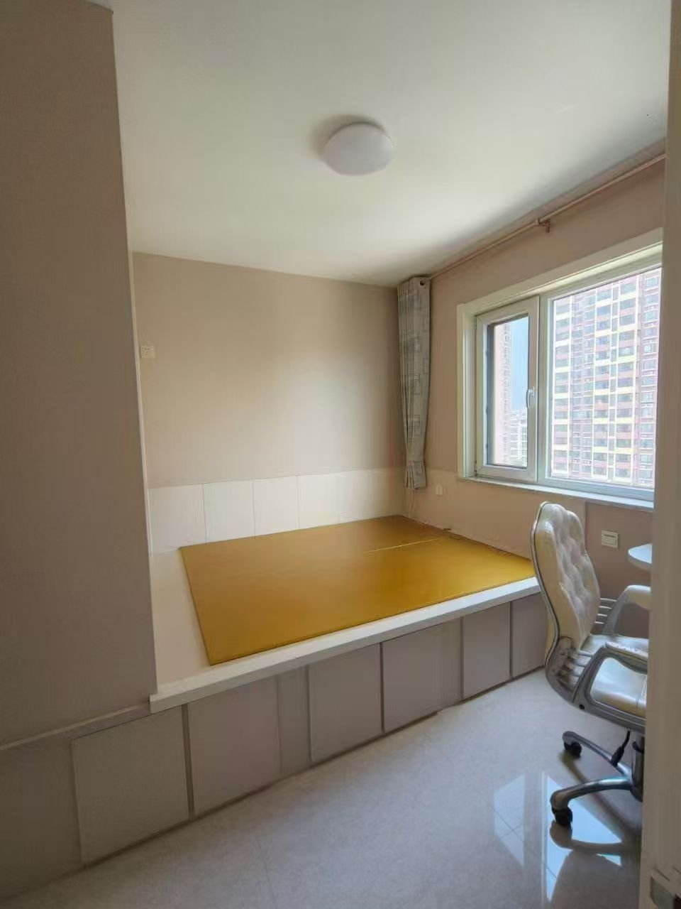 文山書香苑電梯小高層6樓西邊戶 127平三室兩衛(wèi)69.8萬 文山書香苑電梯小高層6樓西邊戶 127平三室兩衛(wèi)69.8萬