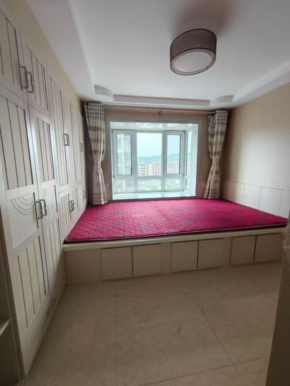 文山書香苑電梯小高層6樓西邊戶 127平三室兩衛(wèi)69.8萬 文山書香苑電梯小高層6樓西邊戶 127平三室兩衛(wèi)69.8萬