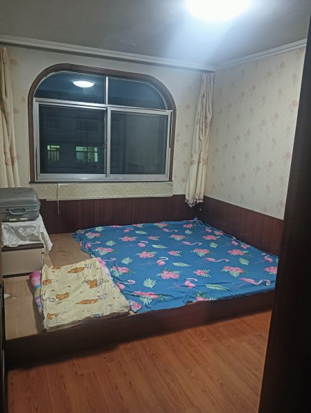 低價出售實驗中學**房 低價出售實驗中學**房