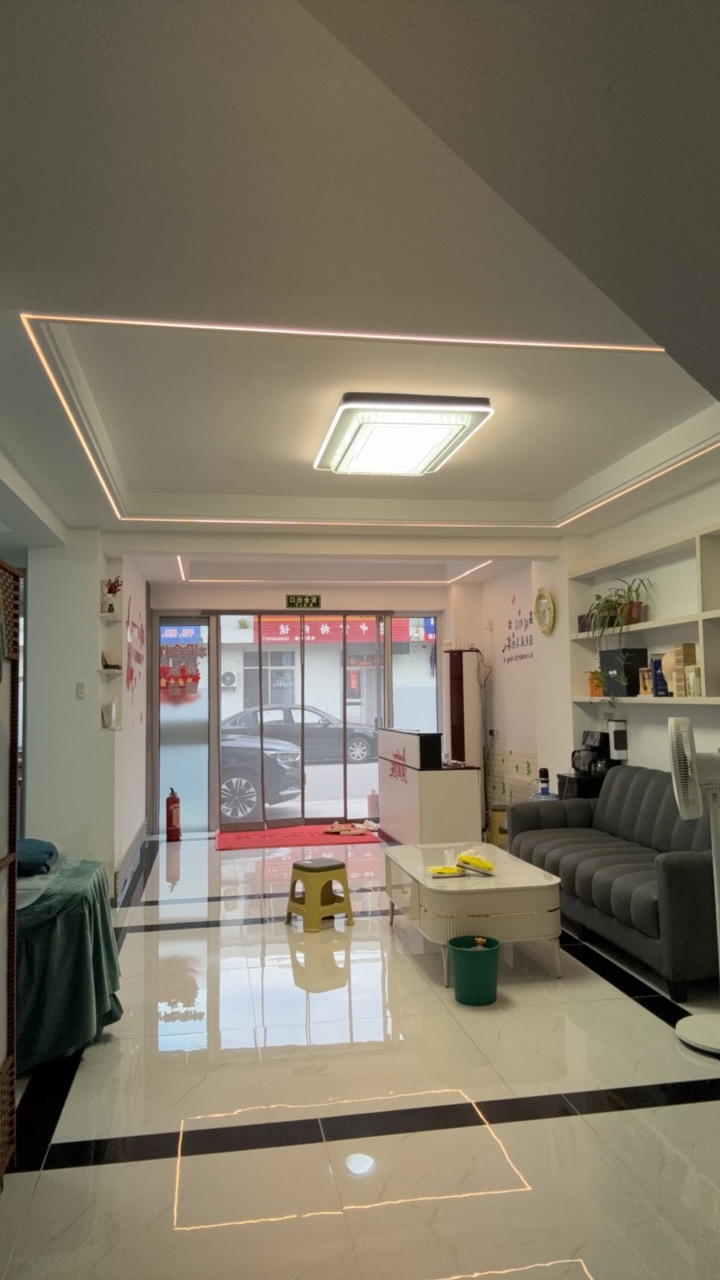 在三里河小學(xué)附近兩層共110 新裝修