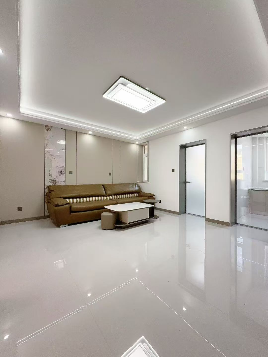 33萬(wàn)兩套精裝房銀海綠洲78.61平 南向26.53車庫(kù)精裝 33萬(wàn)兩套精裝房銀海綠洲78.61平 南向26.53車庫(kù)精裝