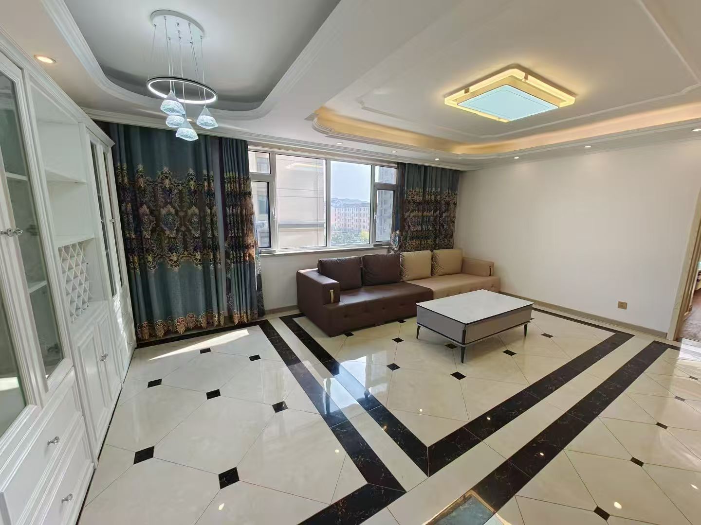 德紅世紀(jì)華府5樓東邊戶122平三室兩衛(wèi)精裝修53萬 德紅世紀(jì)華府5樓東邊戶122平三室兩衛(wèi)精裝修53萬