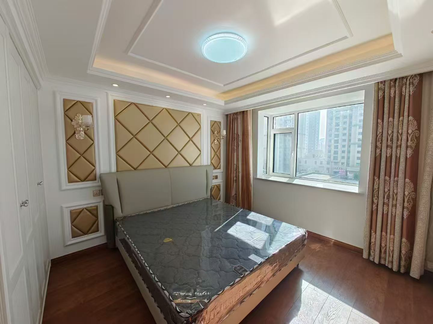 德紅世紀(jì)華府5樓東邊戶122平三室兩衛(wèi)精裝修53萬 德紅世紀(jì)華府5樓東邊戶122平三室兩衛(wèi)精裝修53萬