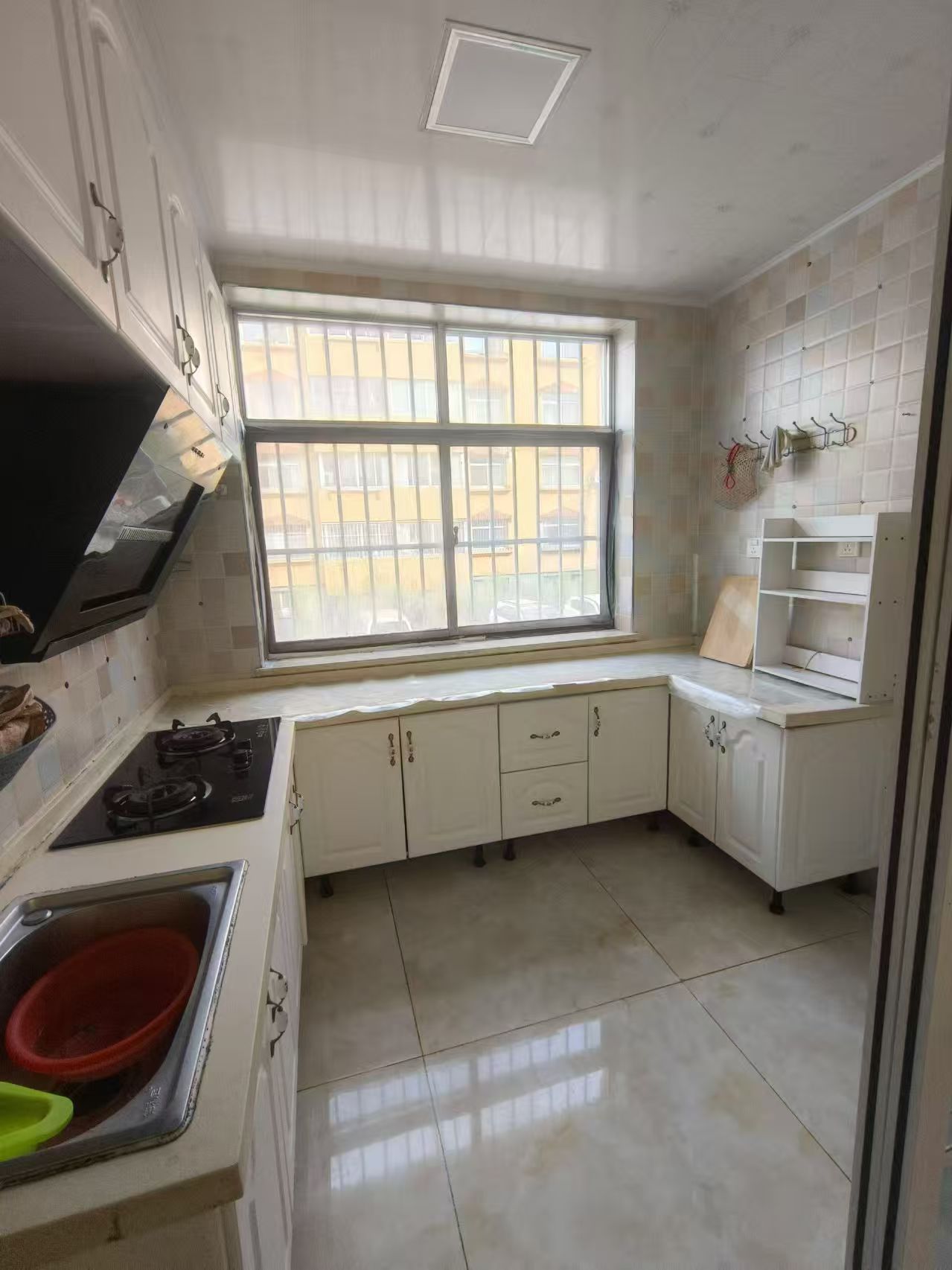 三里河仙山公園附近2000年一樓80平三室精裝26.8萬 三里河仙山公園附近2000年一樓80平三室精裝26.8萬