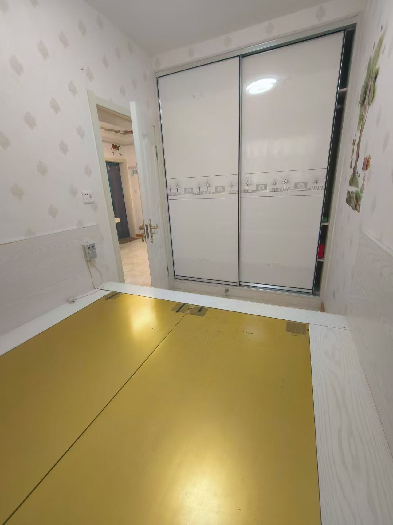 三里河仙山公園附近2000年一樓80平三室精裝26.8萬 三里河仙山公園附近2000年一樓80平三室精裝26.8萬