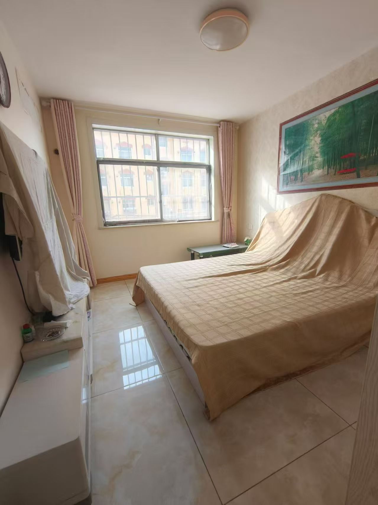 三里河仙山公園附近2000年一樓80平三室精裝26.8萬 三里河仙山公園附近2000年一樓80平三室精裝26.8萬