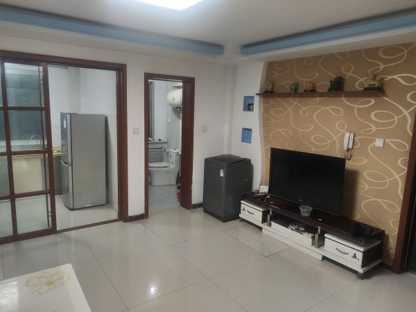 文登三里河小學(xué)對面住人一樓出租出售