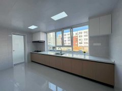 學(xué)子街一樓三室精裝修120平37萬