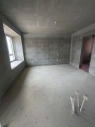 海泰二期多層住人三樓109平三室兩衛(wèi)46.8萬