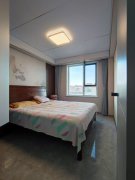 海泰三期多層電梯洋房好樓層128平三室兩衛(wèi)豪華裝修75萬