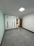 德宏世紀(jì)華府電梯12樓121.02平＋34.86車位49.8