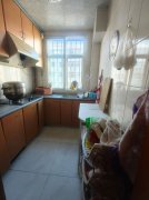 初家園好位置2000年混合結(jié)構(gòu)三樓136.7平30平車庫三室