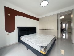 華西雅居小高層4樓114平 三室兩衛(wèi)精裝修52.8萬