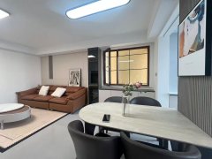 華西雅居小高層4樓114平 三室兩衛(wèi)精裝修52.8萬