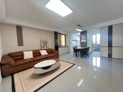 華西雅居小高層4樓114平 三室兩衛(wèi)精裝修52.8萬